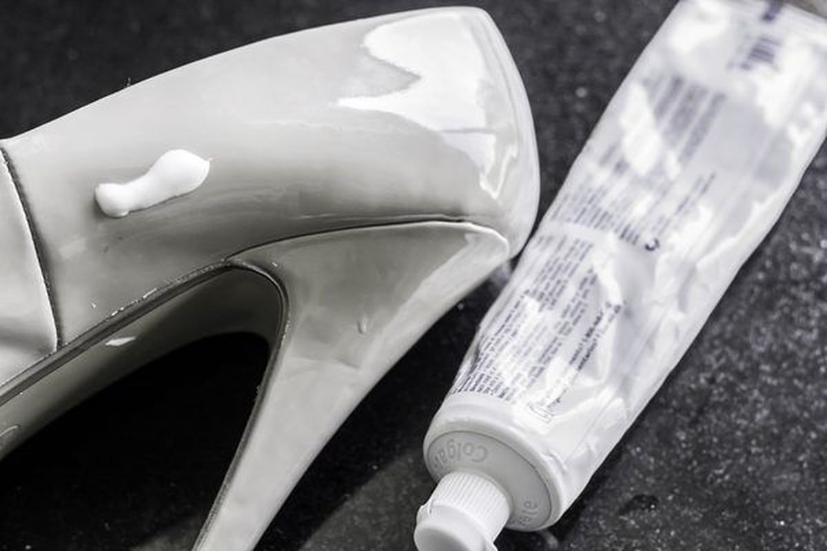 La pasta de dientes es el ingrediente necesario para este truco casero. La pasta de dientes es el ingrediente necesario para este truco casero.