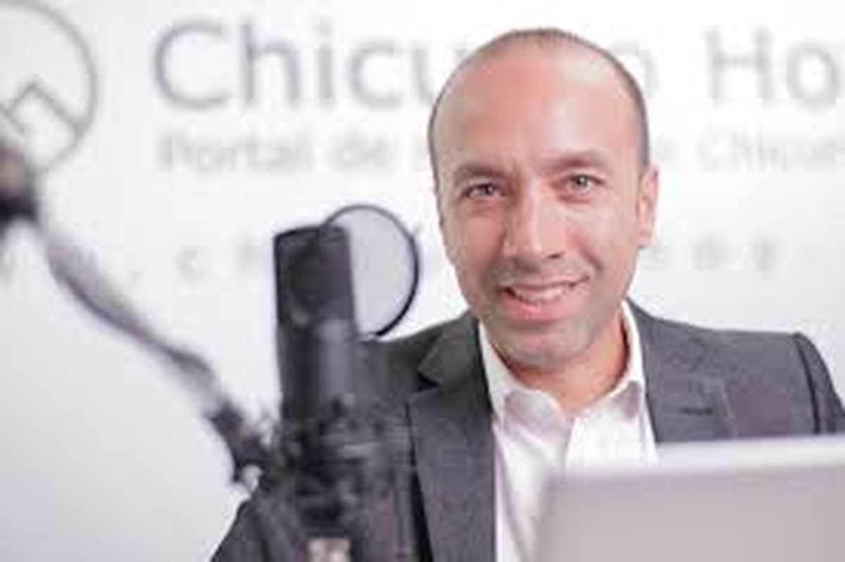 Daniel Raquela, entonces camarógrafo de Canal Siete, fue el único en grabar la caída a la pileta de Charly García en Mendoza. Daniel Raquela, entonces camarógrafo de Canal Siete, fue el único en grabar la caída a la pileta de Charly García en Mendoza.