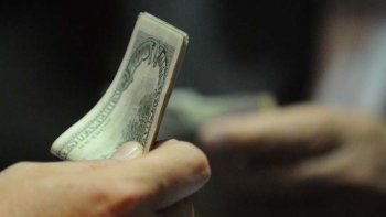 Le sacaron 20 mil dólares a una anciana con el cuento del tío