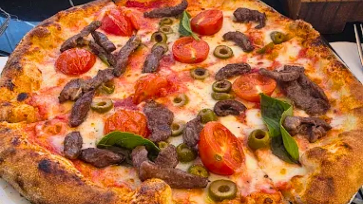 El restaurante también ofrece otras comidas típicas de la gastronomía chilena. El restaurante también ofrece otras comidas típicas de la gastronomía chilena.