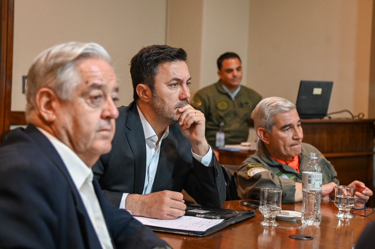 Luis Petri escucha con atención el informe del Estado Mayor Conjunto de las Fuerzas Armadas Luis Petri escucha con atención el informe del Estado Mayor Conjunto de las Fuerzas Armadas