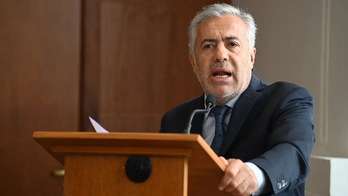 El gobernador Alfredo Cornejo oficializó el llamando a elecciones en Mendoza y unificó los comicios con Nación.