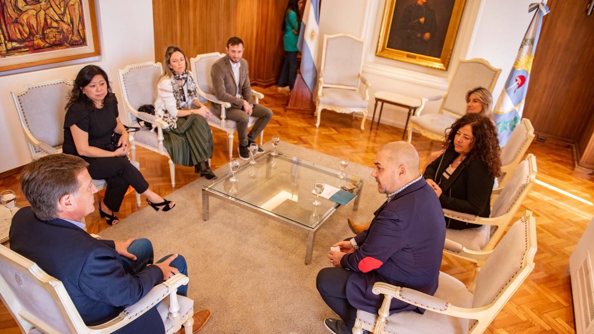 El gobernador Rodolfo Suarez, la ministra Vicario y autoridades de Gol.