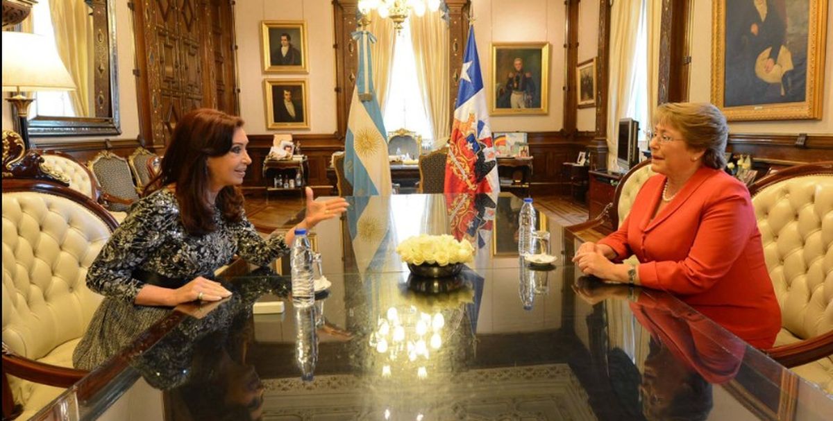 Las expresidentas de Argentina, Cristina Fernández de Kirchner y de Chile, Michelle Bachelet, lanzaron el proyecto del nuevo Tren Trasandino. En 2017, el proyecto se archivó Las expresidentas de Argentina, Cristina Fernández de Kirchner y de Chile, Michelle Bachelet, lanzaron el proyecto del nuevo Tren Trasandino. En 2017, el proyecto se archivó