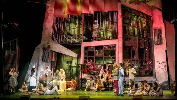 De Atar, un musical de locos se presenta en el teatro Mendoza