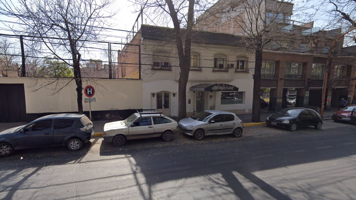 Inseguridad en Mendoza. En este sector de calle Necochea, casi avenida Perú, un hombre de 35 años sufrió una salidera bancaria cuando transportaba en su auto más de 1 millón de pesos en moneda extranjera.