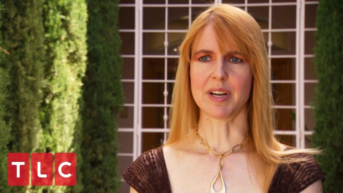 Millonaria austera. Es millonaria pero para ahorrar come comida para gatos.