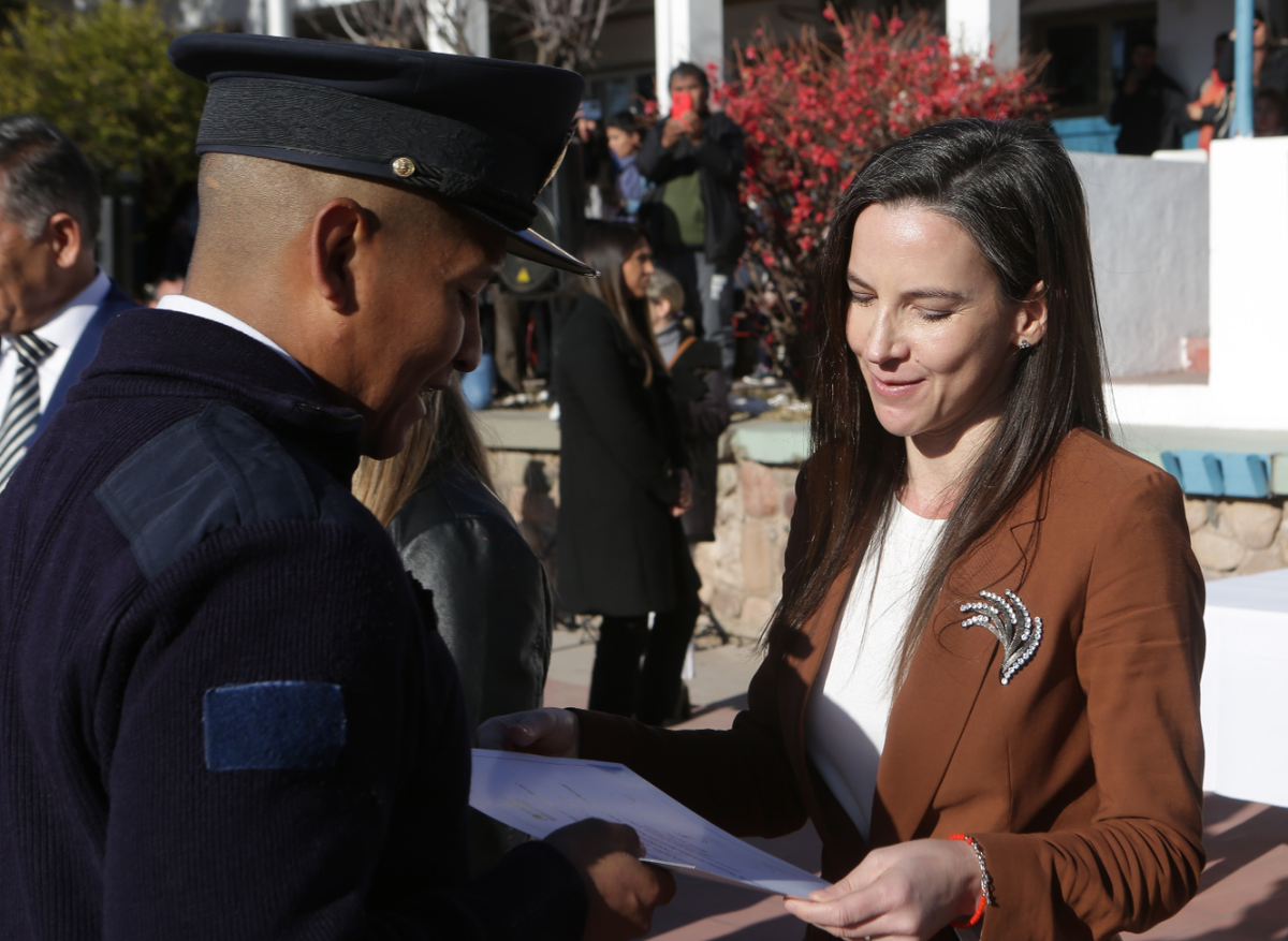 La ministra Rus entregó diplomas a los 53 egresados del Instituto Universitario de Seguridad Pública. La ministra Rus entregó diplomas a los 53 egresados del Instituto Universitario de Seguridad Pública.