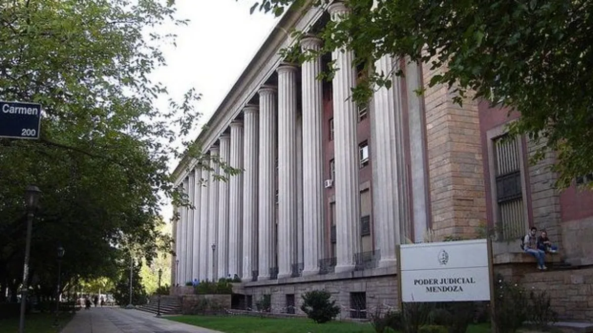 La Suprema Corte de Justicia funciona en el cuarto piso de los Tribunales provinciales.