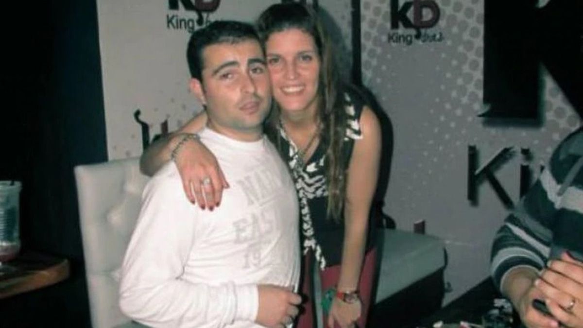 El cuerpo del policía y su pareja fueron hallados en una habitación de la casa junto al arma reglamentaria, en Córdoba, y la principal hipótesis indica que se trató de un femicidio seguid de suicidio
