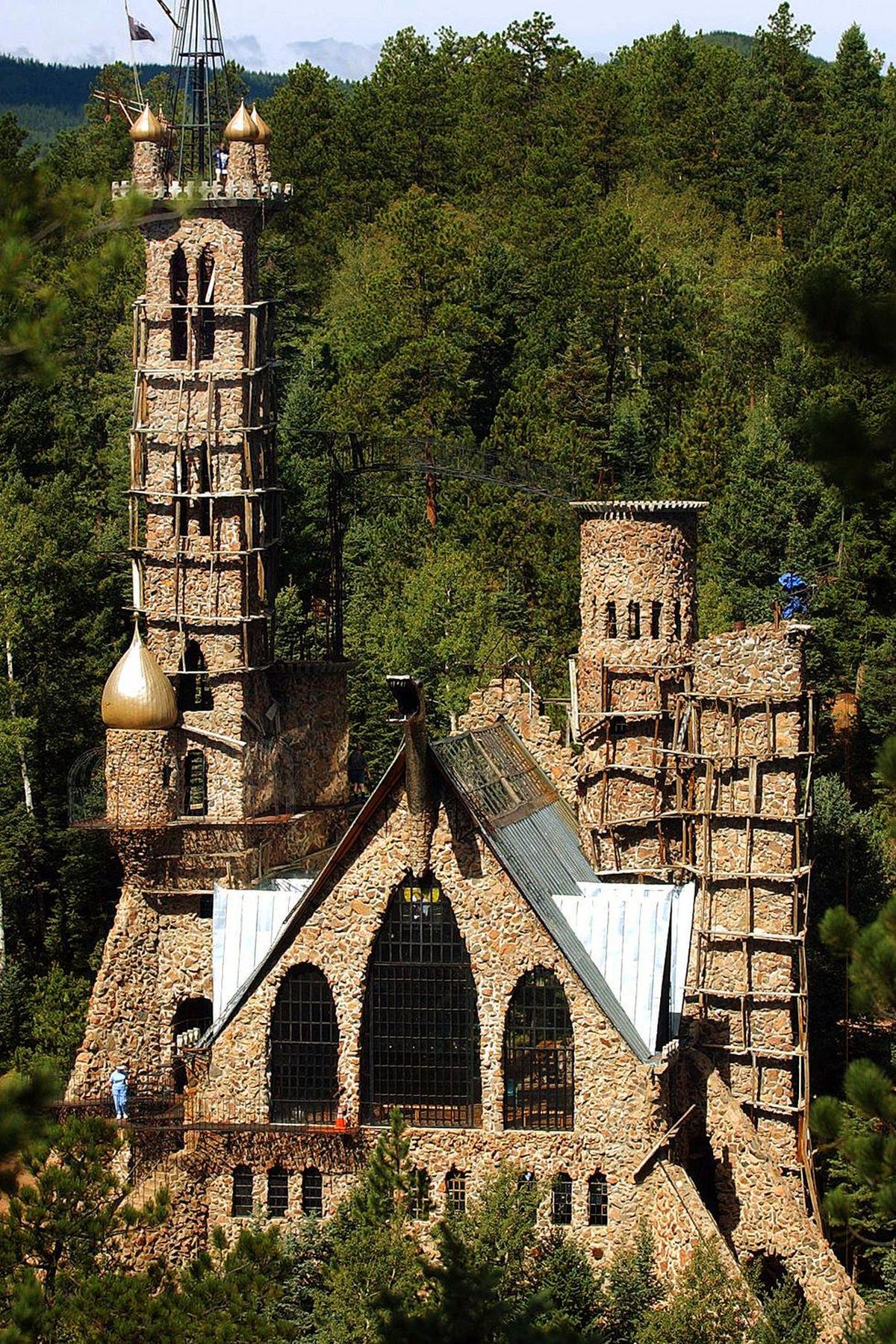 Vista aérea del imponente castillo. Vista aérea del imponente castillo.