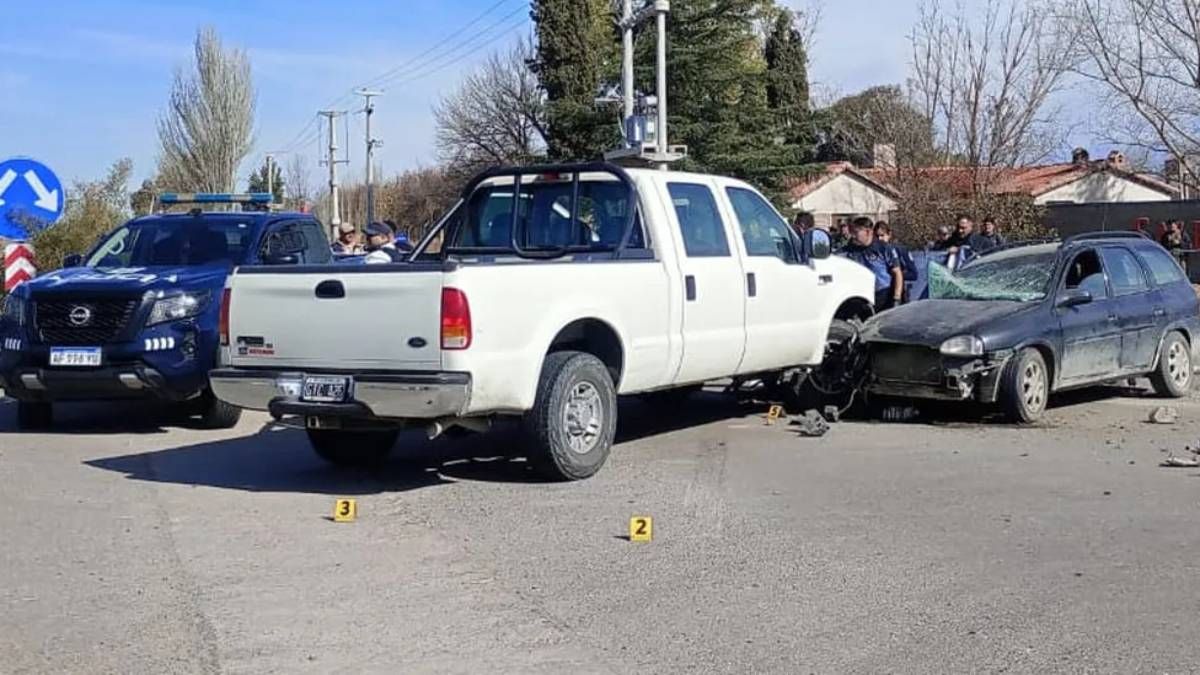 El accidente entre una camioneta y un auto fue frontal y en el lugar murió una bebé de 8 meses. Foto: Ministerio de Seguridad
