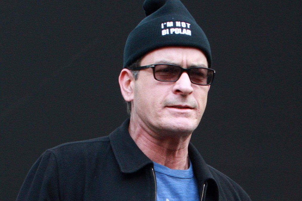 Charlie Sheen, investigado por amenazas hacia su ex Brett Rossi
