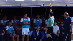 Fernando Espinoza y la amarilla sopresiva para el suplente.