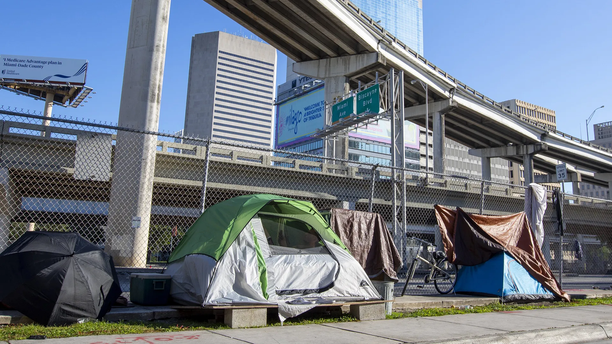 El tiempo es un factor crítico en esta situación. El tiempo es un factor crítico en esta situación. 