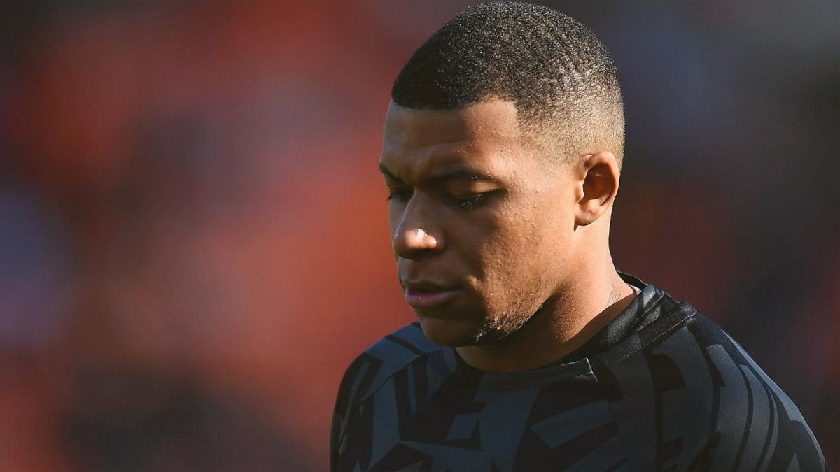 Por la seguidilla de partidos, Kylian Mbappé no pudo finalizar el partido donde el PSG derrotó al Lorient.