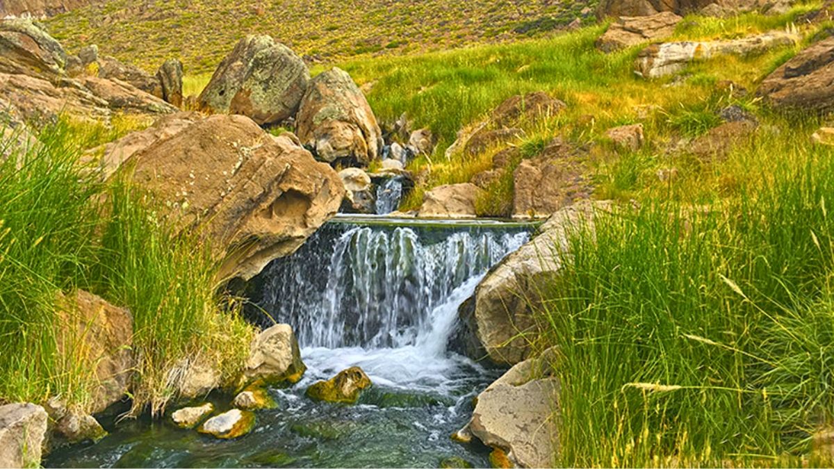 El pueblo tiene varios ríos para practicar la pesca. El pueblo tiene varios ríos para practicar la pesca.