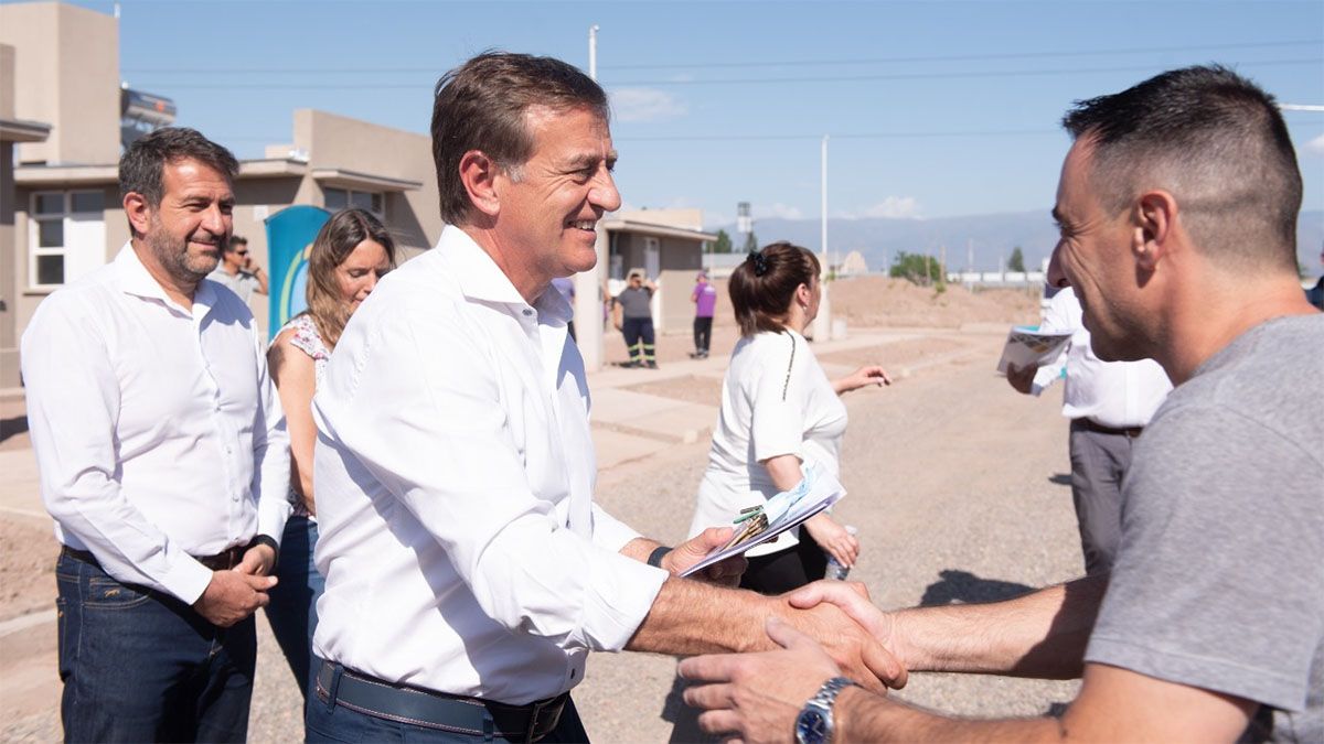 Durante una entrega de viviendas, Rodolfo Suarez adelantó que no aplicará la Tolerancia Cero si se transforma en ley en el Senado.