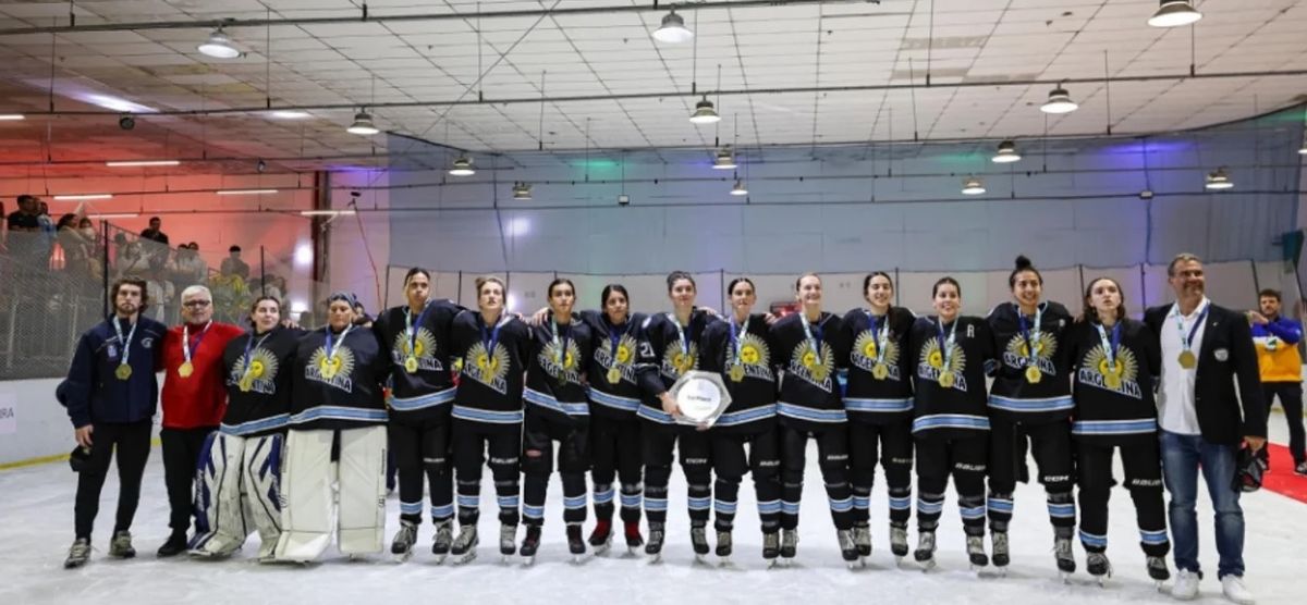 El seleccionado femenino de Argentina de hockey sobre hielo se consagró campeón en Brasil. El seleccionado femenino de Argentina de hockey sobre hielo se consagró campeón en Brasil.