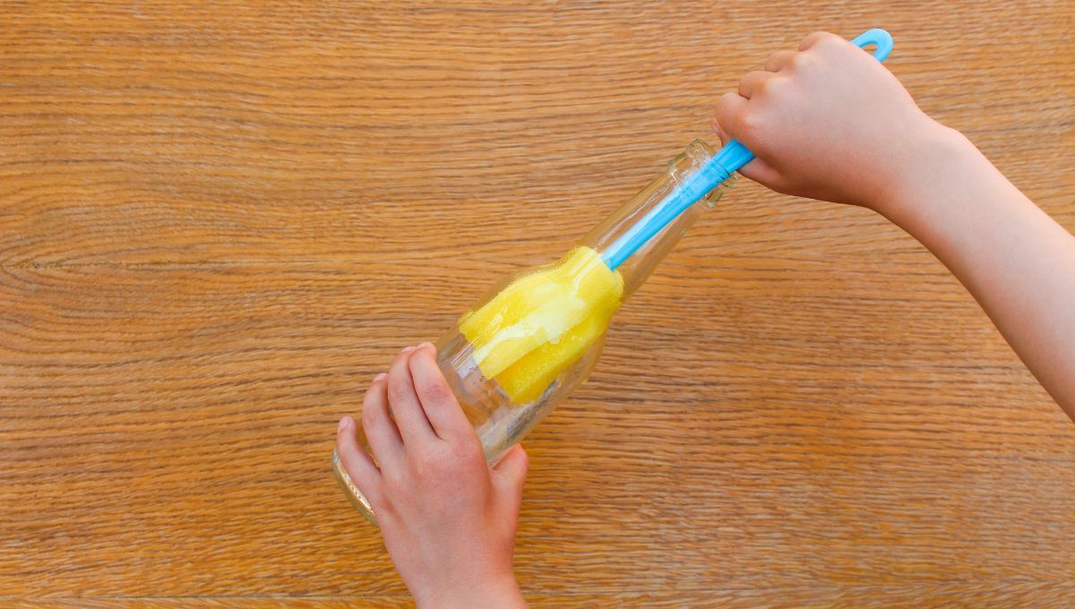 Las botellas de agua y jugo deben limpiarse despu&eacute;s de cada uso.&nbsp;