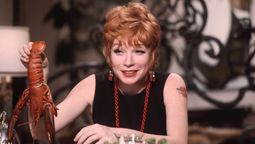 ¿Cómo se ve hoy la actriz Shirley MacLaine a sus 92 años?