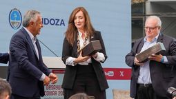 Victoria Villarruel estuvo en el desayuno de COVIAR y destacó que su presencia es una forma de abrir las puertas del Senado al sector del vino. Victoria Villarruel estuvo en el desayuno de COVIAR y destacó que su presencia es una forma de abrir las puertas del Senado al sector del vino.