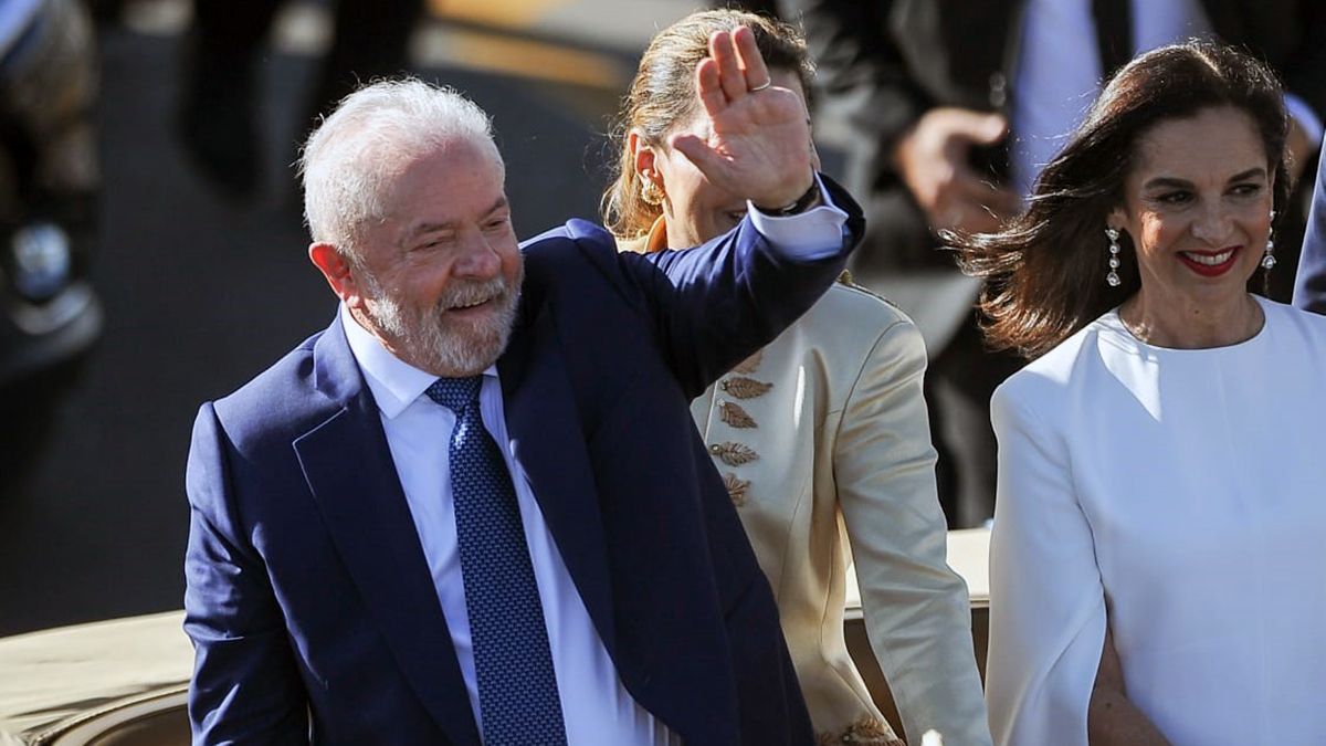 Lula asumió y firmó decretazo para frenar la venta libre de armas y las privatizaciones de Bolsonaro