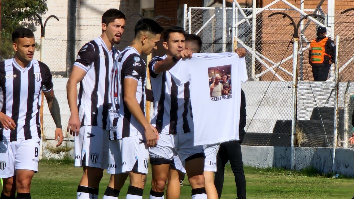 Leandro Ciccolini festeja el gol de Gimnasia.