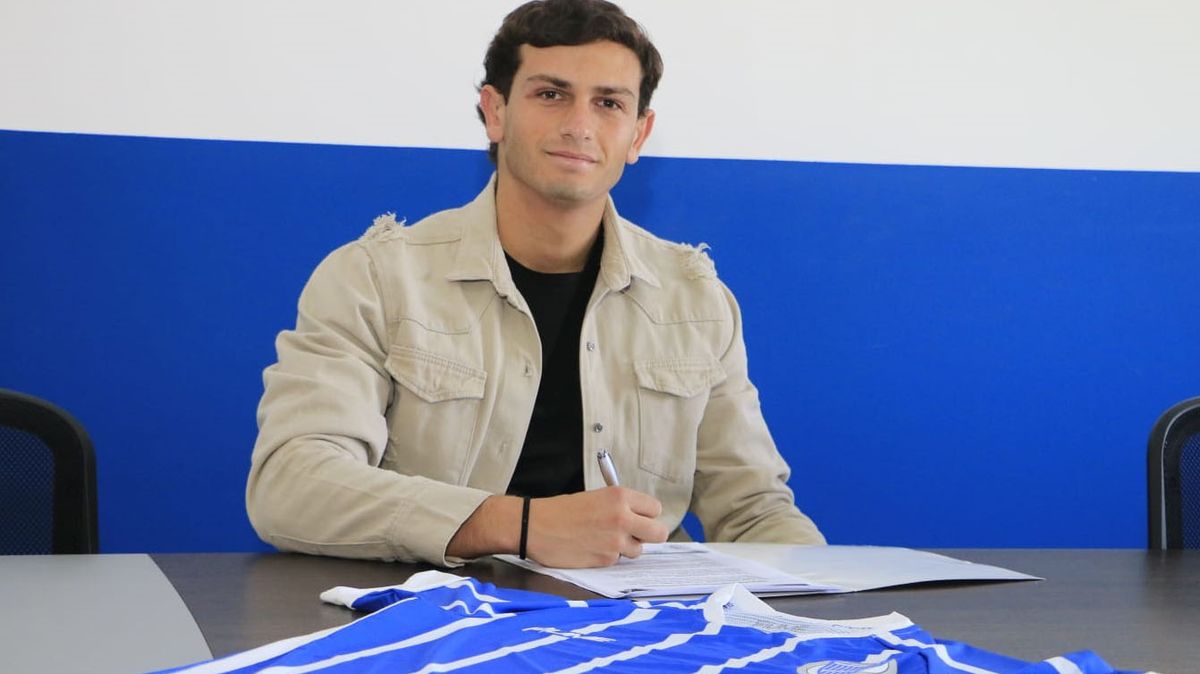 El delantero Daniel Barrea llegó de Belgrano al Tomba. El delantero Daniel Barrea llegó de Belgrano al Tomba.