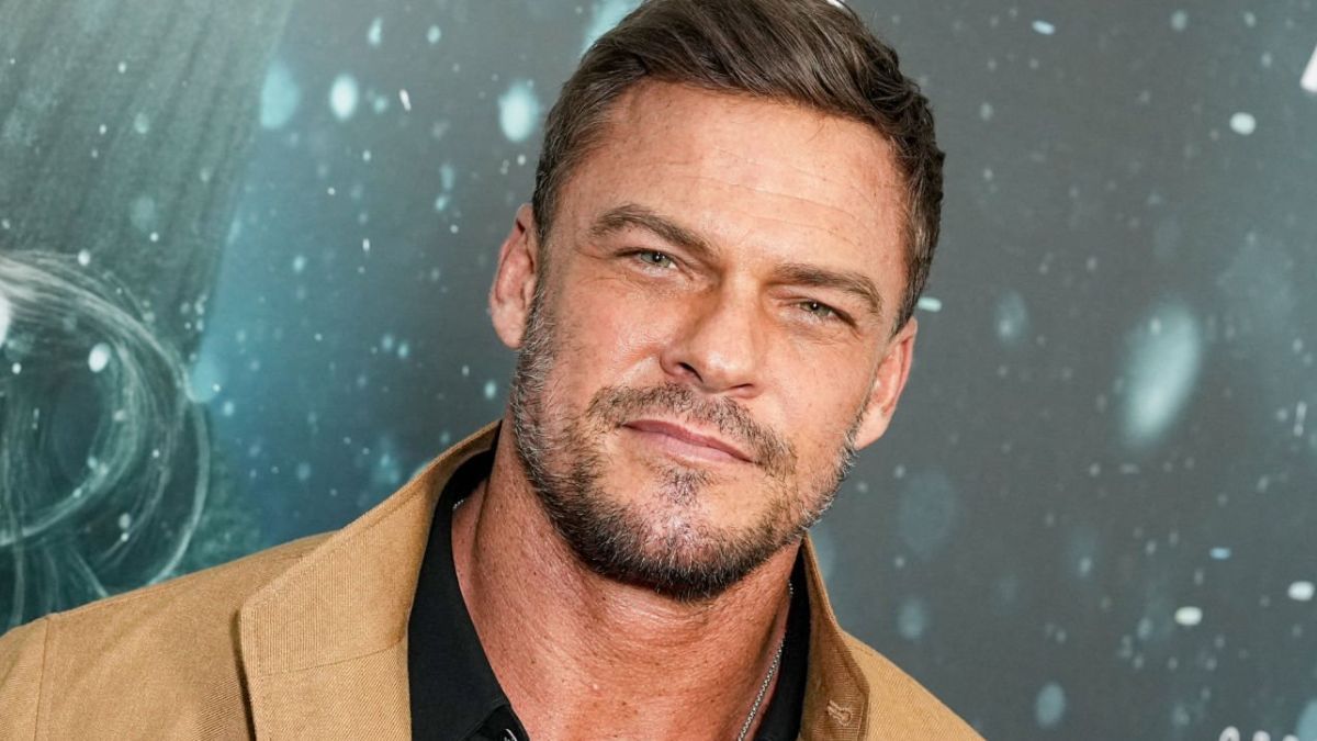 Alan Ritchson es el protagonista de esta película de Netflix.