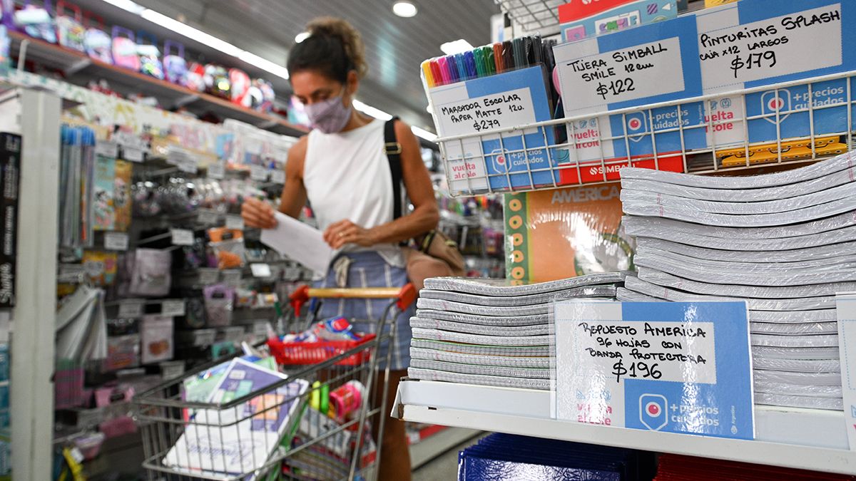 Los útiles escolares para el inicio de clases de este año aumentaron más de 80% con relación a 2021, según una consultora.