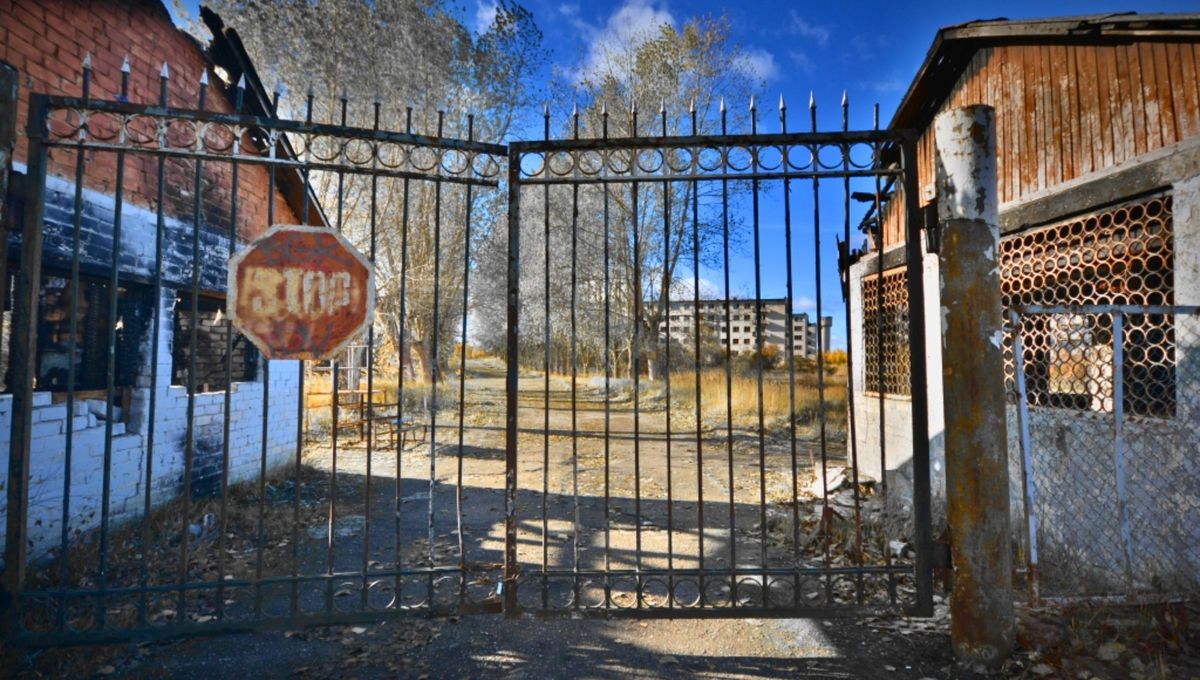 La entrada al pueblo donde convivía la sociedad secreta de la Unión Soviética La entrada al pueblo donde convivía la sociedad secreta de la Unión Soviética