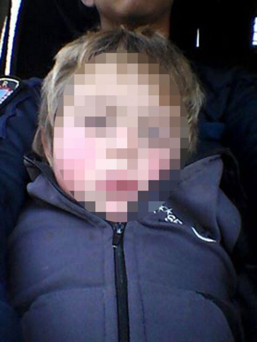 Un nene de 3 años fue encontrado solo en la calle por la Policía