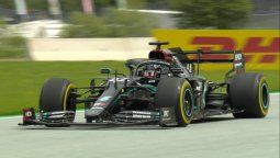 Lewis Hamilton y los Mercedes marcaron el ritmo en el regreso de la Fórmula 1
