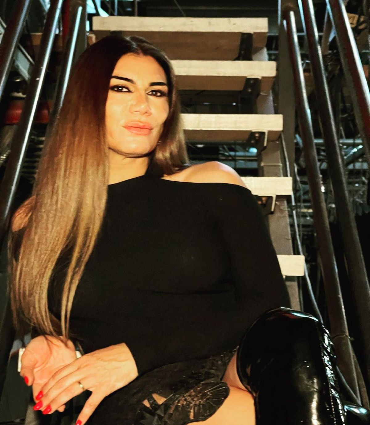 Florencia de la V paralizó la primavera: mini vestido con recortes, látex y mucha piel. Florencia de la V paralizó la primavera: mini vestido con recortes, látex y mucha piel.