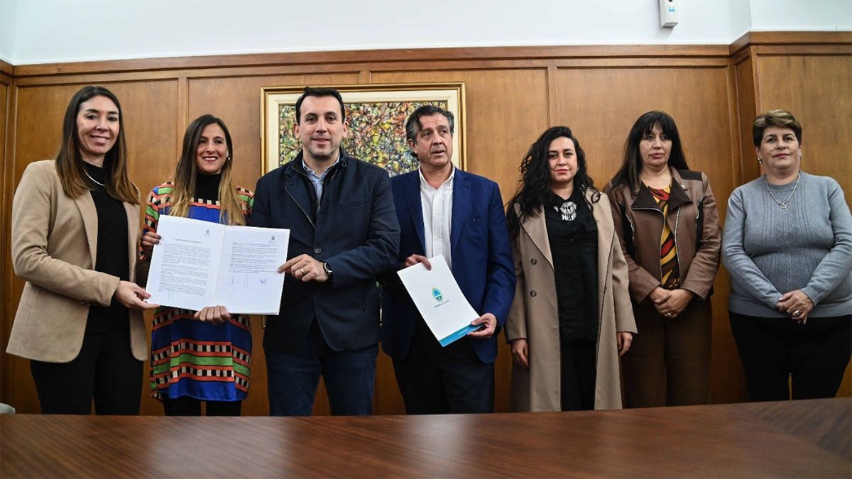 El presidente de la UCR de Mendoza, Tadeo García Zalazar; y el ministro de Gobierno, Víctor Ibáñez.