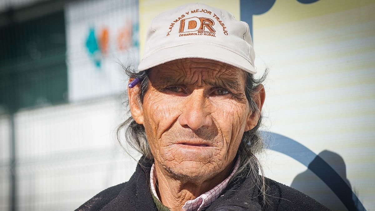 Don Gareca ha tenido miles de oficios y siempre se ha ganado el sustento honestamente. Pero su fama le llegó como reparador de pelotas en Carrodilla, Luján de Cuyo. Don Gareca ha tenido miles de oficios y siempre se ha ganado el sustento honestamente. Pero su fama le llegó como reparador de pelotas en Carrodilla, Luján de Cuyo.