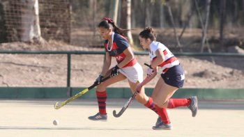 Murialdo y Maristas de San Rafael comparten la cima del  hockey femenino regional