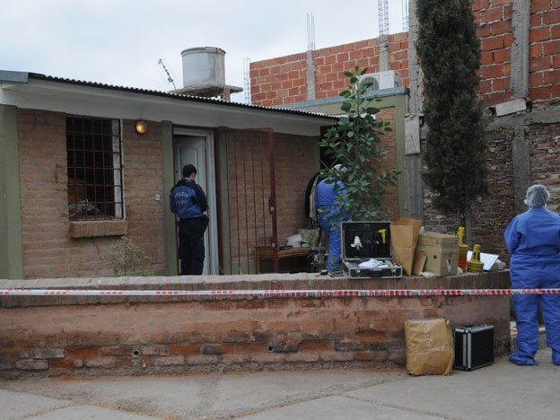 Una mujer fue asesinada a golpes en su casa y un hombre fue capturado