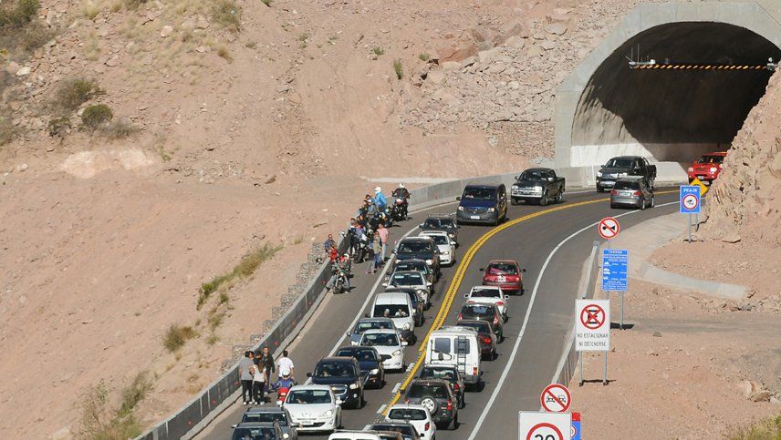 Unos 25 mil autos cruzaron el túnel de Cacheuta y pocos pagaron peaje