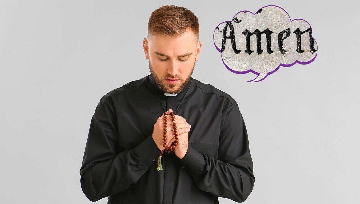 Cura o persona practicante de la religión dice "Amén" al finalizar su plegaria Cura o persona practicante de la religión dice "Amén" al finalizar su plegaria