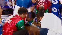 Dramático momento: un boxeador recibió reanimación arriba del ring
