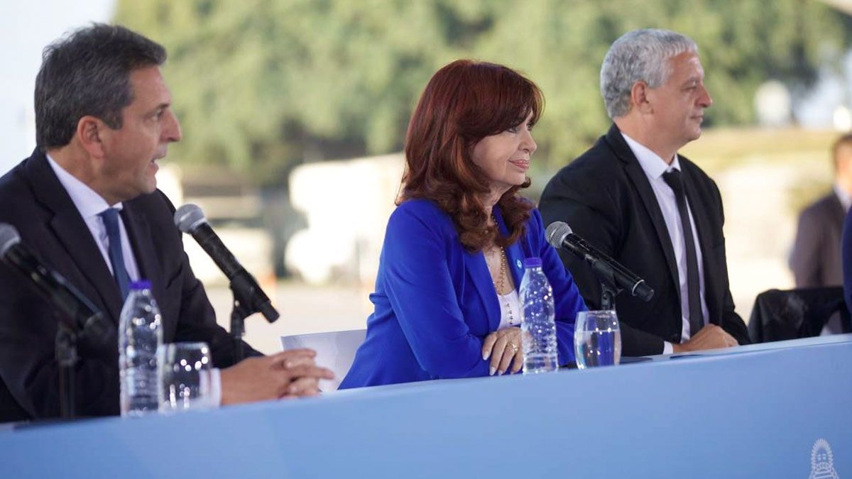 Sergio Massa, flamante precandidato a presidente, junto a Cristina Kirchner. También está allí Horacio Pietragalla, secretario de Derechos Humanos.