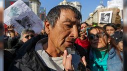 El padre de Loan se descompensó en medio de la marcha realizada en el Obelisco