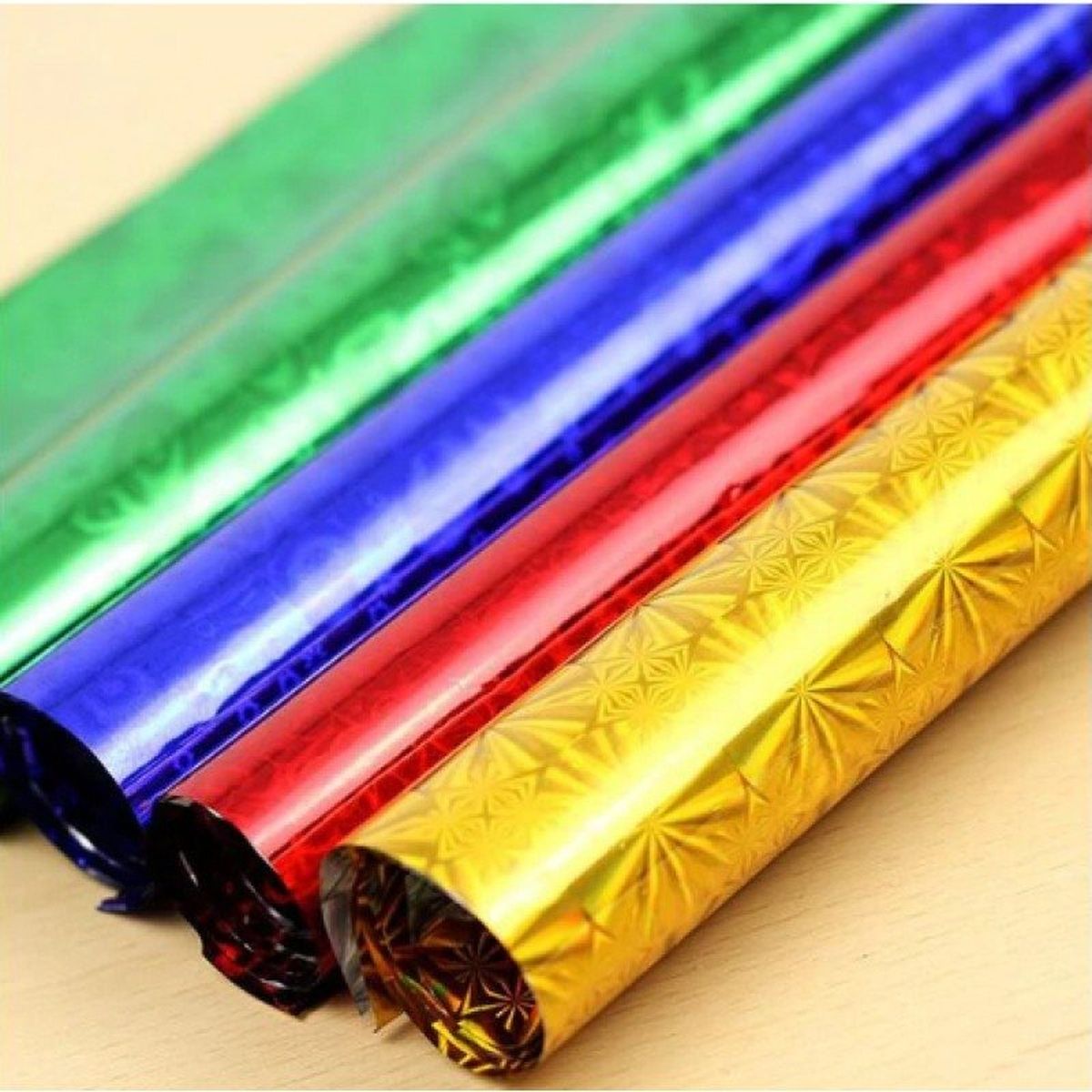 El papel de regalo puede ser el elemento perfecto para una trampa casera y efectiva. El papel de regalo puede ser el elemento perfecto para una trampa casera y efectiva. 