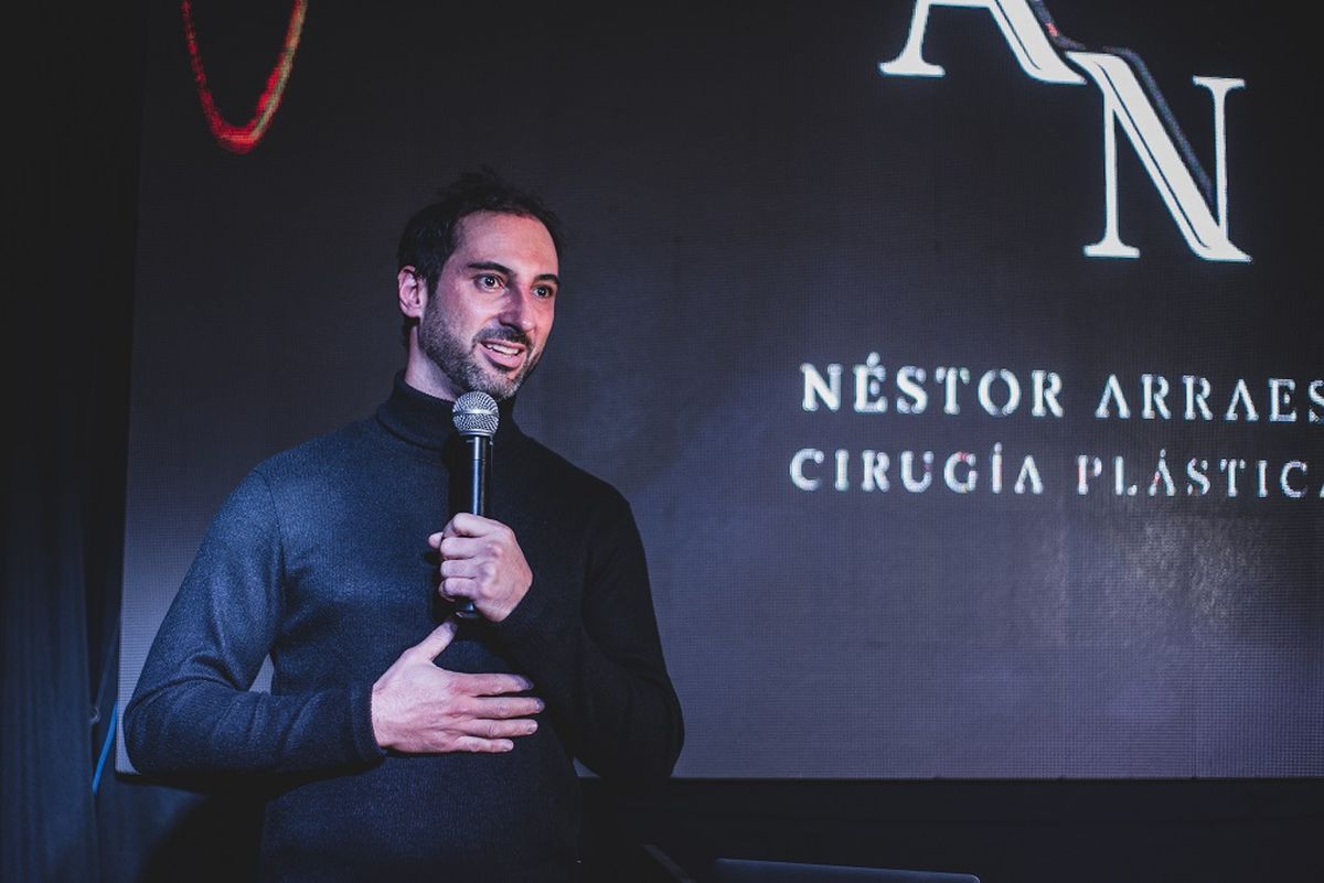 Dr. Néstor Arraes, dueño del centro de salud y profesional especializado en Cirugía General y Cirugía Plástica.