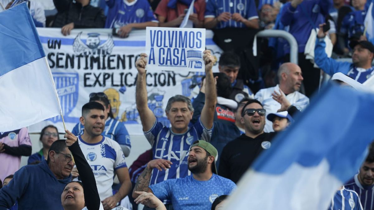 Más de 15 mil fanáticos del Club Godoy Cruz Antonio Tomba no se quisieron perder el retorno de la competición en Primera del Expreso en el Feliciano Gambarte.