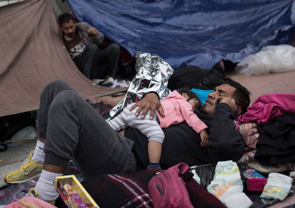 Estados Unidos dejó entrar a migrantes de la caravana criticada por Trump