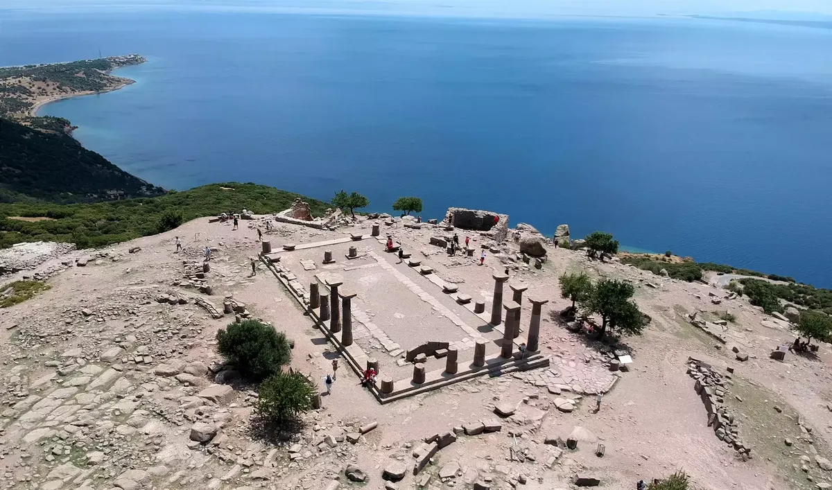 El descubrimiento se realizó tras décadas de excavaciones en Assos. El descubrimiento se realizó tras décadas de excavaciones en Assos.