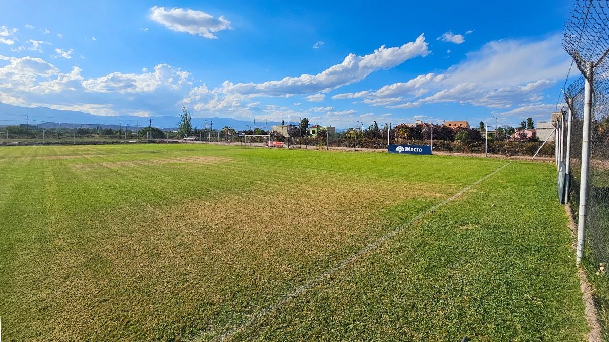 La cancha 2 fue resembrada este año, para la utilización del primer equipo. La cancha 2 fue resembrada este año, para la utilización del primer equipo.